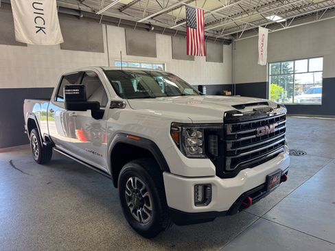 Used 2023 GMC Sierra 2500 AT4 AWD/4WD image 3