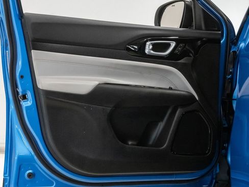 Used 2025 Jeep Compass Limited w/ Elite Group image 8