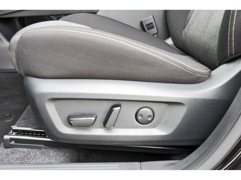 Certified 2025 Nissan Rogue SV image 28