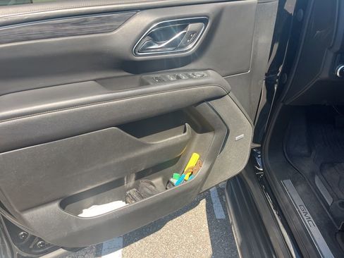 Used 2022 GMC Yukon XL SLT w/ SLT Premium Package RWD image 15