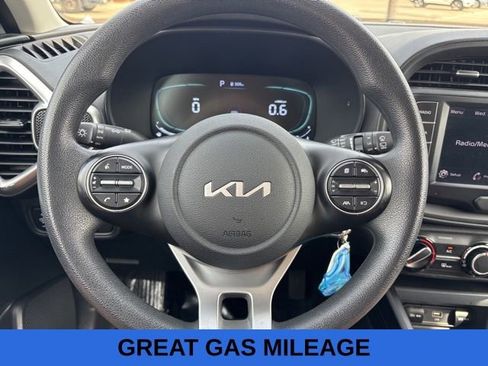Used 2025 Kia Soul LX w/ LX Technology Package FWD image 5