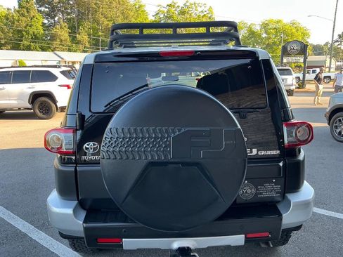Used 2014 Toyota FJ Cruiser 4WD w/ Upgrade Package image 5