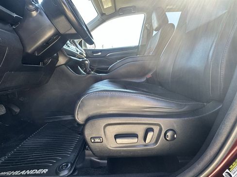 Used 2017 Toyota Highlander Limited image 47