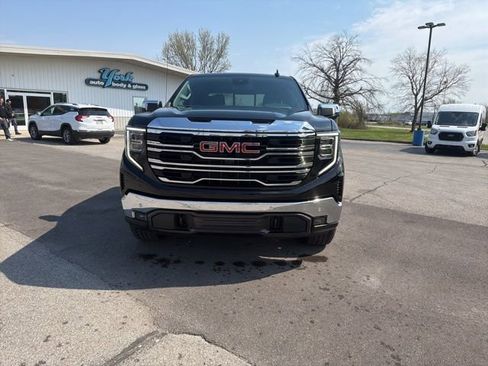 New 2026 GMC Sierra 1500 SLT image 3