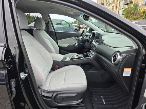 Used 2023 Hyundai Kona SE FWD image 11