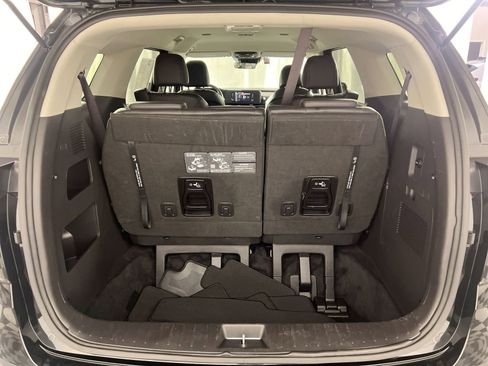Used 2024 Kia Carnival LX image 25