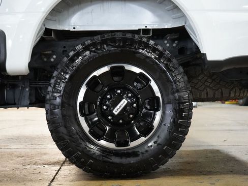 Certified 2025 Ford F250 Lariat w/ Tremor Off-Road Package AWD/4WD image 35