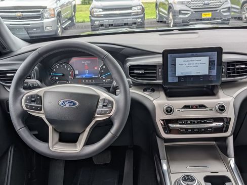 Used 2024 Ford Explorer XLT w/ Equipment Group 202A AWD/4WD image 22