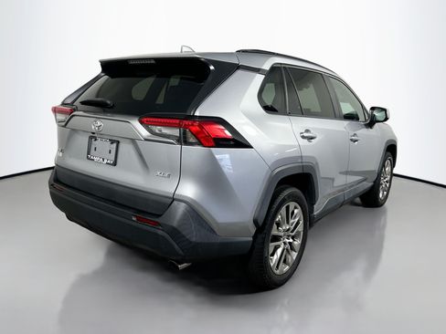 Used 2021 Toyota RAV4 XLE Premium FWD image 4