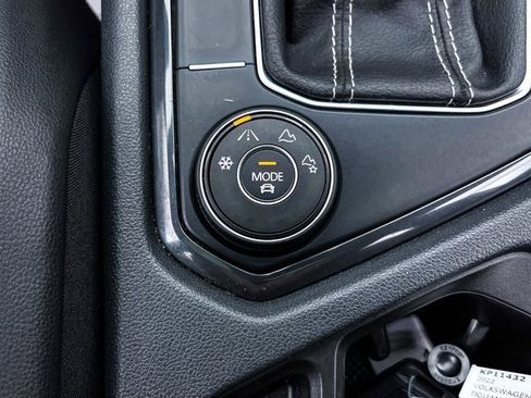 Used 2022 Volkswagen Tiguan SE R-Line image 27