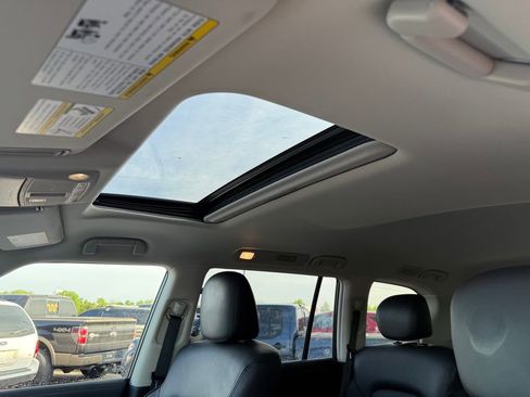 Used 2024 Nissan Armada SL w/ Captain's Chairs Package image 6