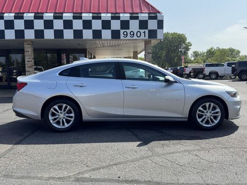 Used 2017 Chevrolet Malibu LT FWD image 9