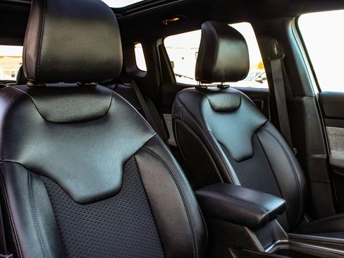 Used 2025 Jeep Compass Latitude w/ Sun & Sound Group image 41