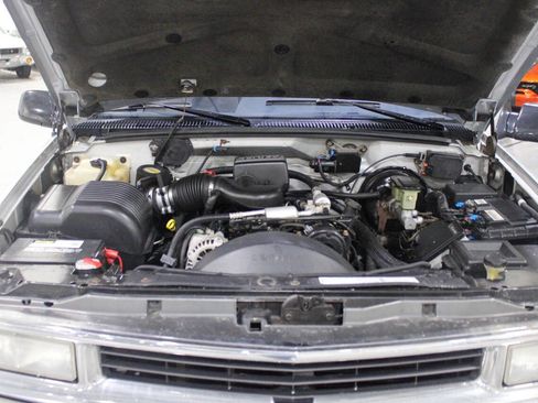 Used 1996 Chevrolet Silverado 1500 2WD Regular Cab image 16