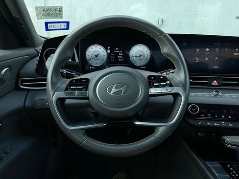 Used 2025 Hyundai Elantra SEL image 35