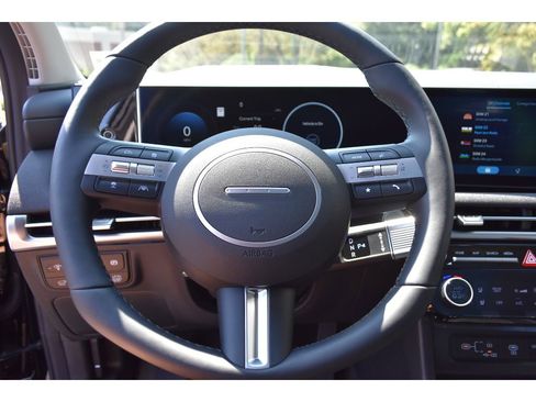 New 2025 Hyundai Tucson Limited image 18