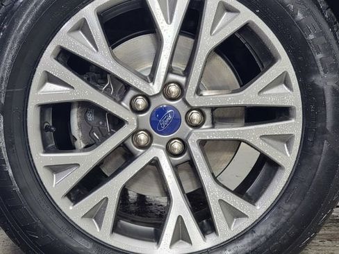 Certified 2022 Ford Escape SEL image 9