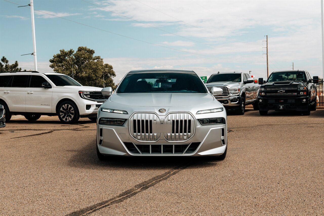 Used 2025 BMW 760i xDrive AWD/4WD image 2