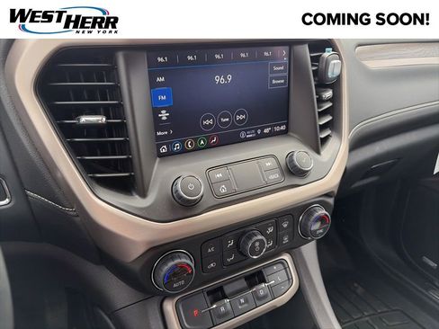 Used 2023 GMC Acadia Denali w/ Denali Technology Package image 7