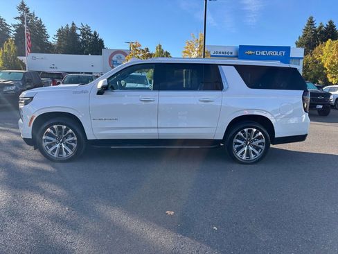 Used 2025 Chevrolet Suburban High Country image 8