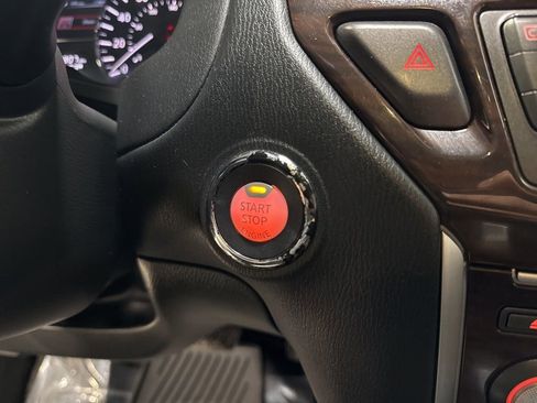 Used 2014 Nissan Pathfinder Platinum w/ Platinum Premium Package image 16