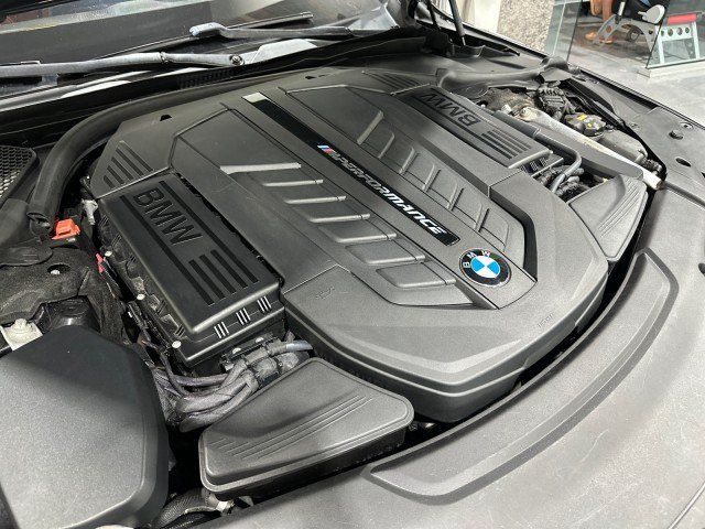 Used 2019 BMW M760i xDrive w/ Luxury Rear Seating Package AWD/4WD image 11