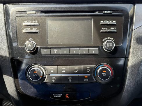 Used 2016 Nissan Rogue S image 25