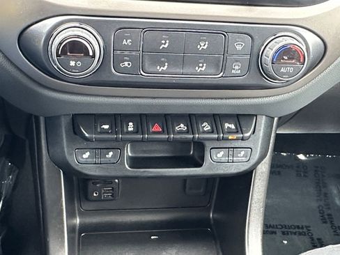 Used 2019 Chevrolet Colorado Z71 AWD/4WD image 12