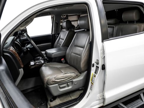 Used 2010 Toyota Tundra 4x4 CrewMax image 33