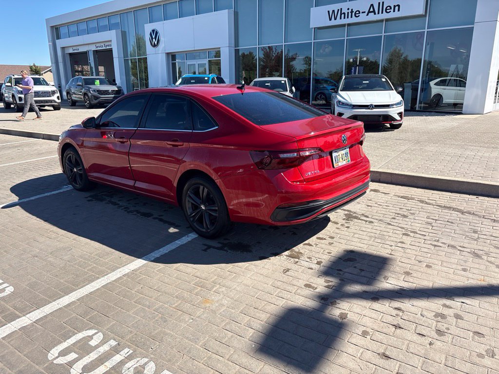 Used 2024 Volkswagen Jetta SE FWD image 7