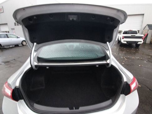 Used 2022 Chevrolet Malibu LT FWD image 33