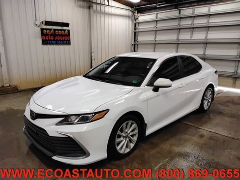 Used 2022 Toyota Camry LE FWD image 4