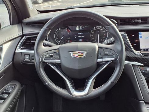 Used 2025 Cadillac XT6 Premium Luxury image 19