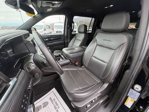 Used 2024 GMC Yukon XL Denali image 30