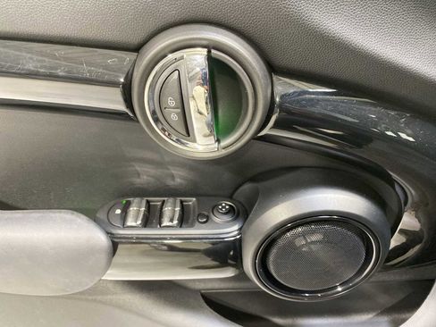 Used 2018 MINI Cooper S image 23