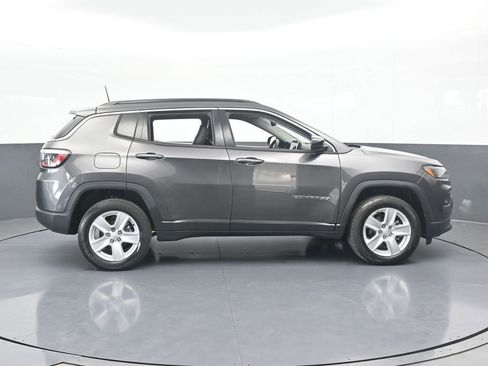 Used 2022 Jeep Compass Latitude image 7