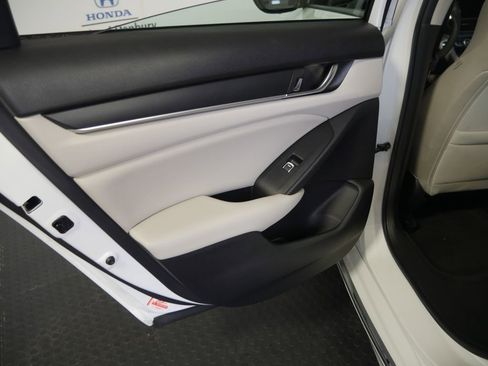 Used 2019 Honda Accord EX image 11