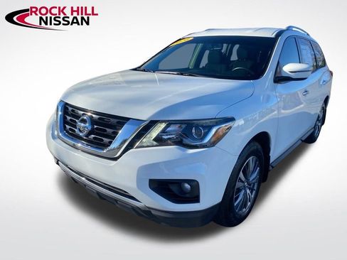 Used 2020 Nissan Pathfinder SV image 3