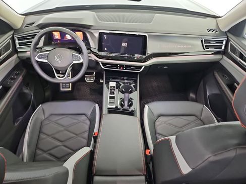 New 2026 Volkswagen Atlas Peak Edition image 15