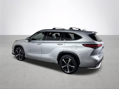 Used 2021 Toyota Highlander XSE AWD/4WD image 8