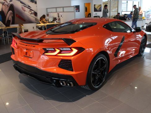 Used 2021 Chevrolet Corvette Stingray Coupe w/ Z51 Performance Package RWD image 7