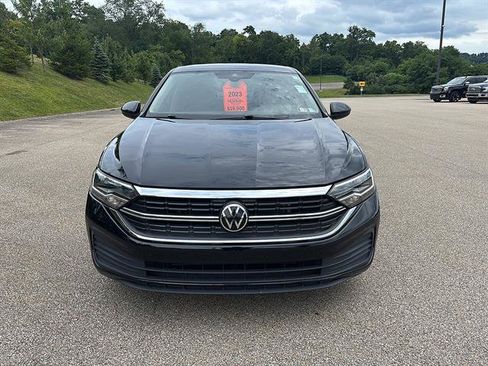 Used 2023 Volkswagen Jetta SE w/ Panoramic Sunroof Package FWD image 7