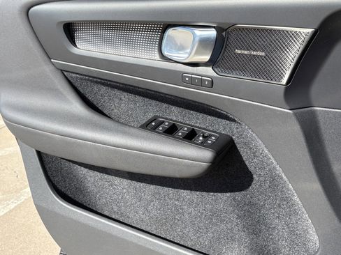 Used 2022 Volvo XC40 T5 R-Design w/ Advanced Package image 23