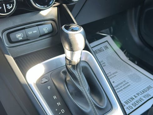 Used 2024 Hyundai Venue SEL image 17