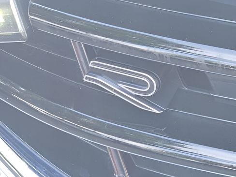 Certified 2022 Volkswagen Tiguan SE R-Line FWD image 36