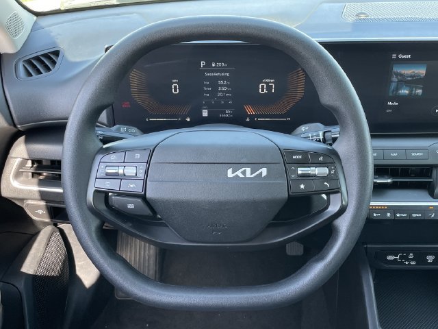 Used 2025 Kia K4 FWD image 11