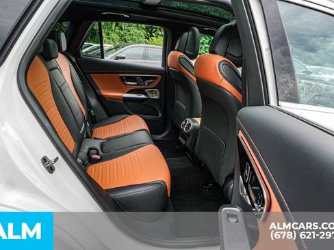 Used 2025 Mercedes-Benz GLC 350e 4MATIC image 21