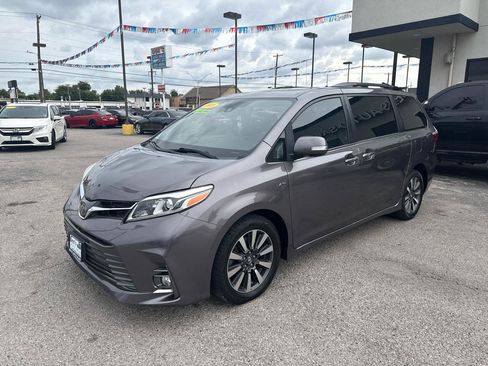 Used 2018 Toyota Sienna Limited Premium AWD/4WD image 2