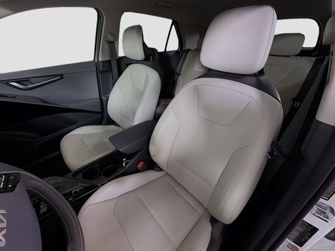 Used 2024 Kia Niro EX FWD image 11