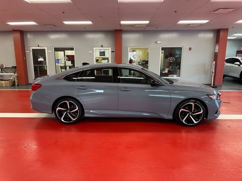 Used 2022 Honda Accord Sport image 3